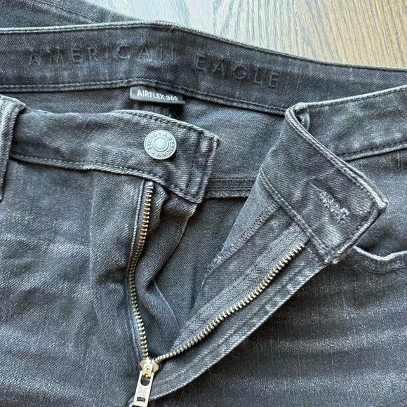 Preowned - Men’s American Eagle AirFlex 360 Black Distressed Jeans. Size 36 x 32 - Picture 2 of 8